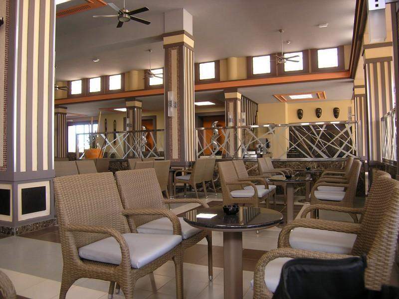 Lobby_BarEsq.JPG
