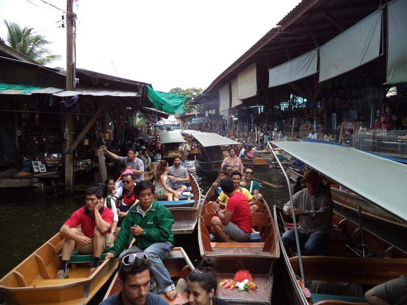 Mercado Flutuante em hora de ponta