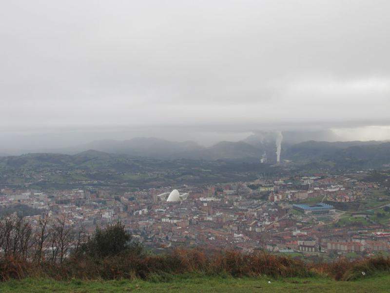 Oviedo visto Do Monte Naranco
