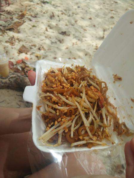 Pad Thai em Pranang Beach (Comida dos Iail boat)