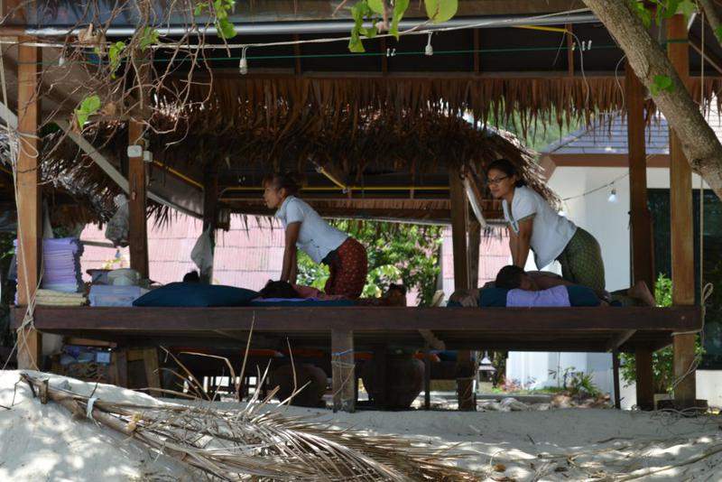 Phi Phi Long Beach (Massagens na praia)