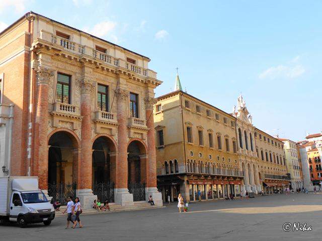 Piazza Dei Signori2