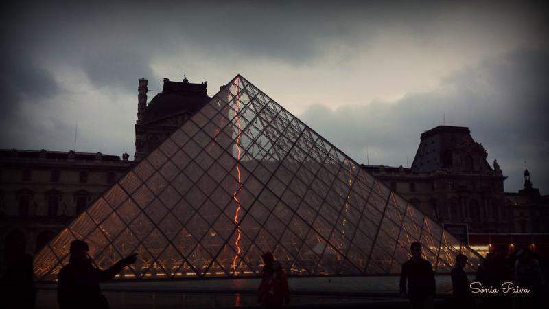 Pirâmide do Museu do Louvre
