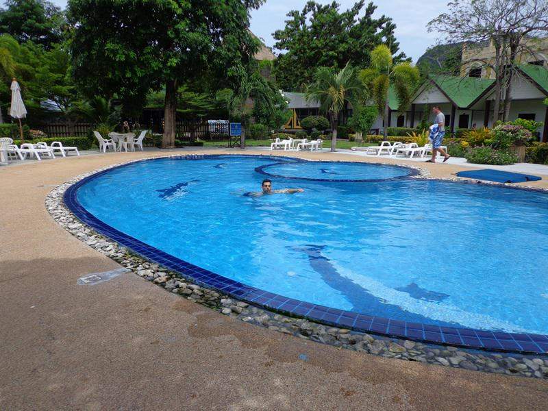 Piscina do hotel Andaman Legacy - Phi Phi
