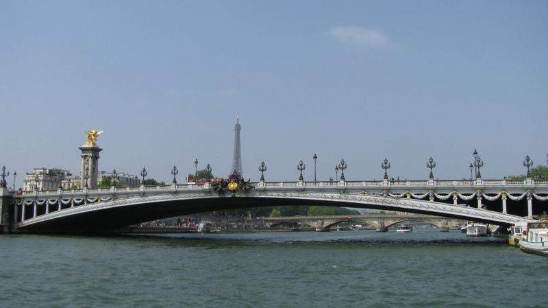 Ponte E torre Paris
