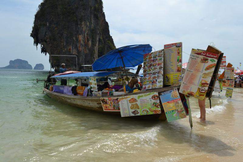 Pranang Beach - Tail Boat Restaurante