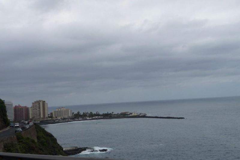 puerto la cruz.JPG