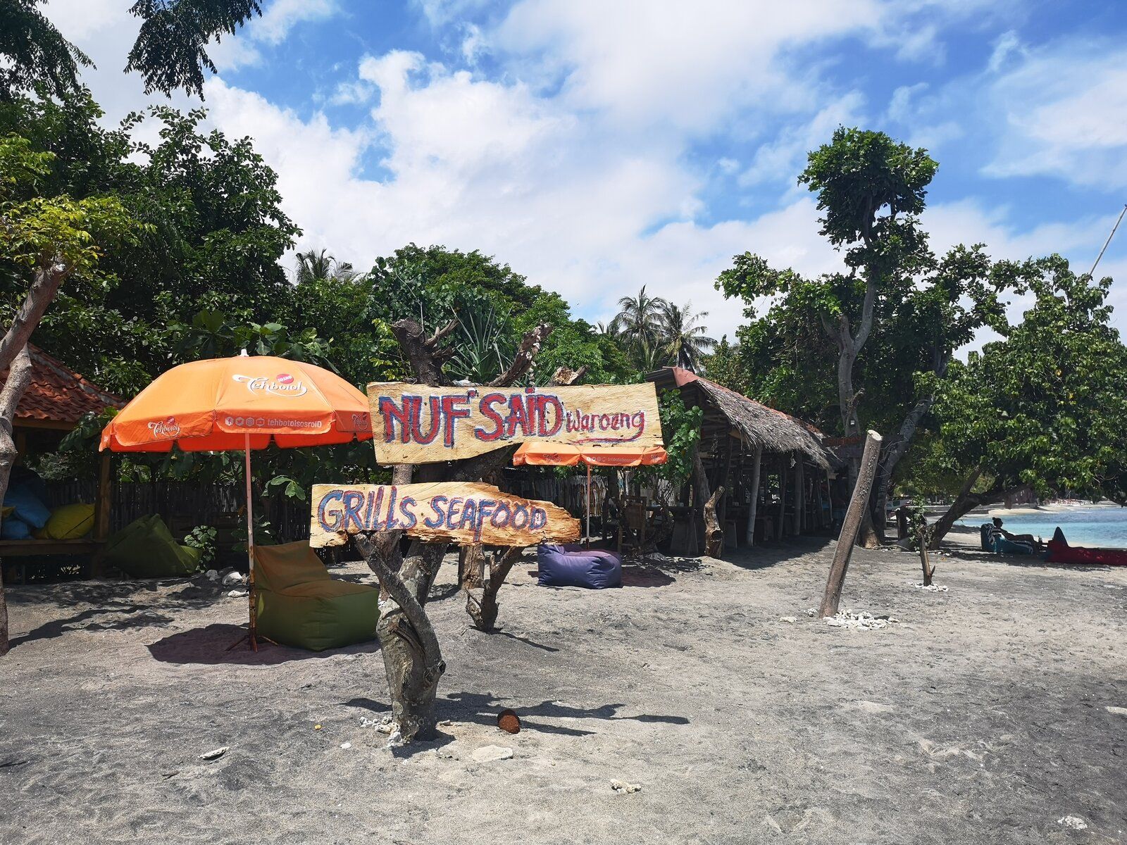 Restaurante praia Holiday Resort.jpg