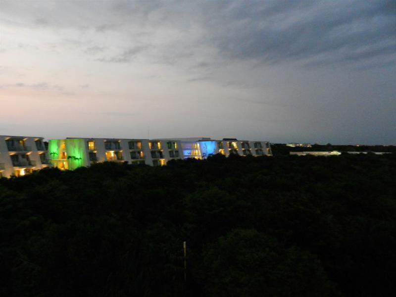 Sirenis Mayan Beach pela madrugada