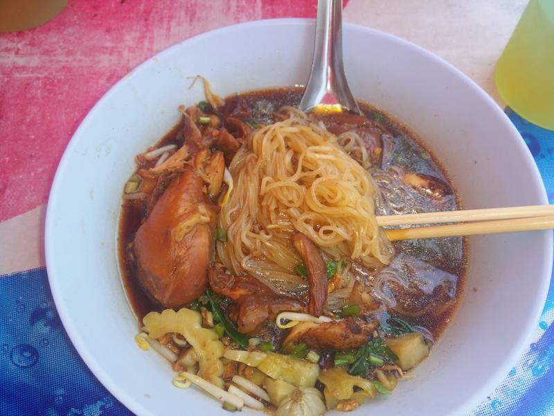Sopa de Noodles comida de rua Lumphini Park