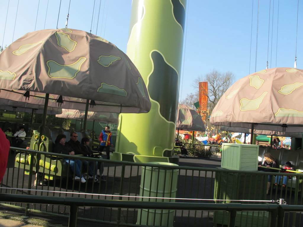 Toy Soldiers: Parachute Drop