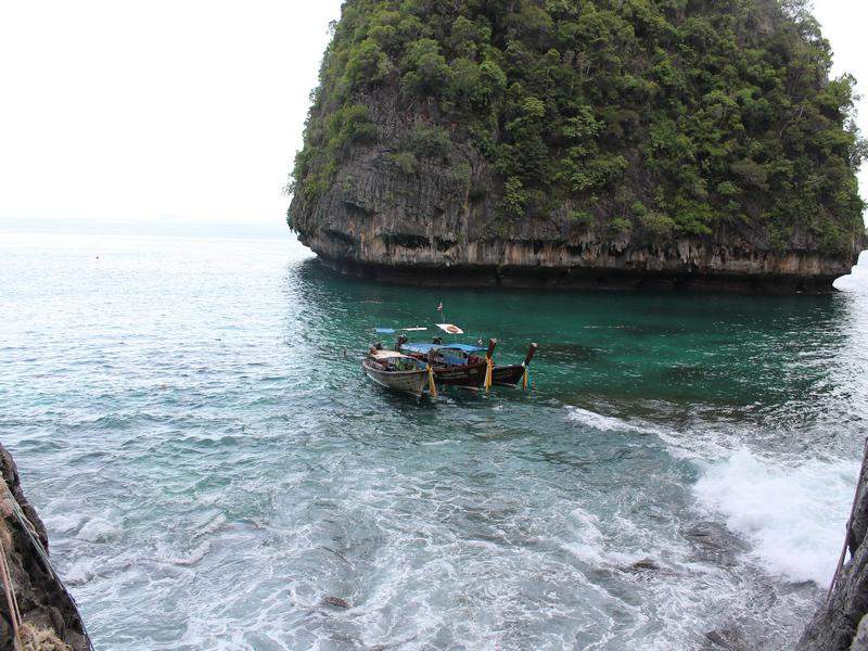 Uma das entradas em Maya Bay bastante perigosa por sinal, parece que é só os Long Tail Boats que vão por aqui.