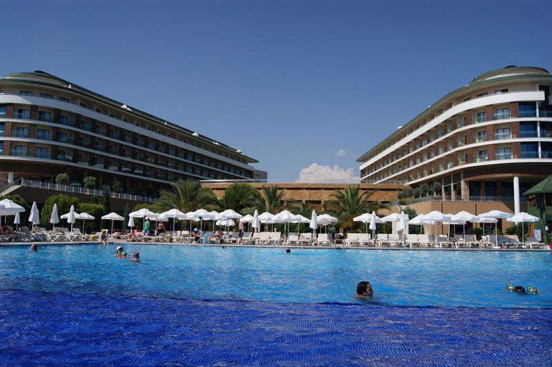 Vista da piscina principal