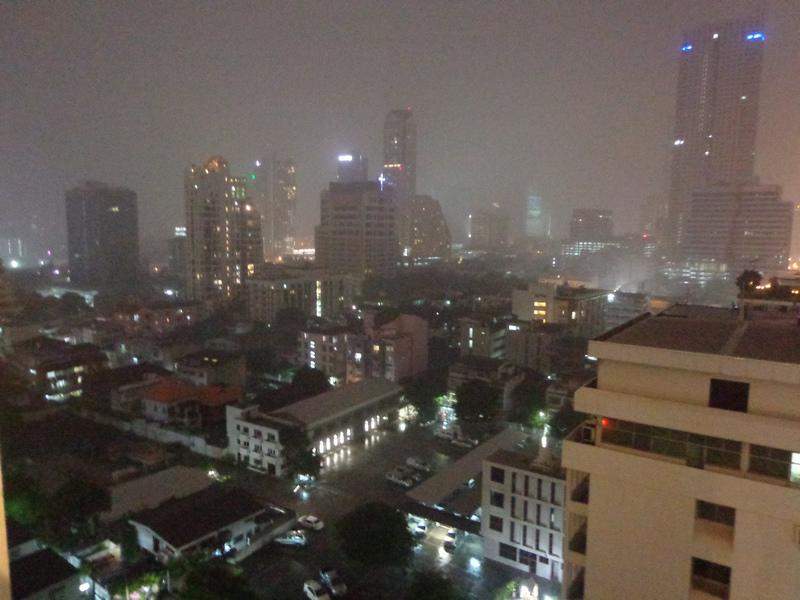 Vista do quarto do Furama Silom - Bangkok