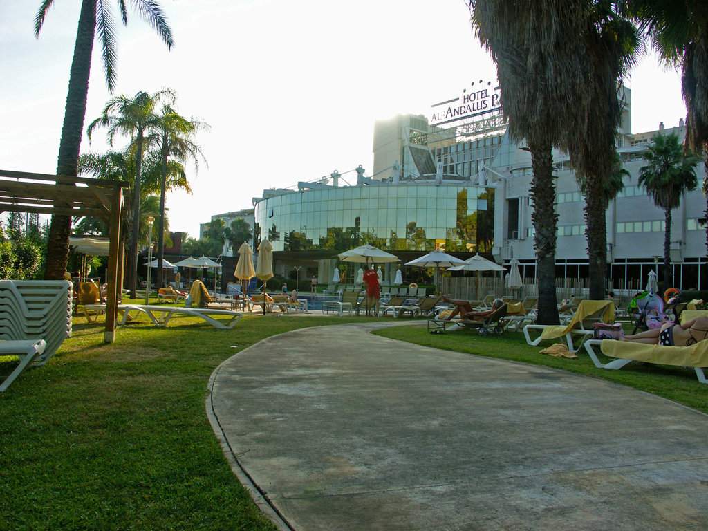 Zona de jardins e piscina